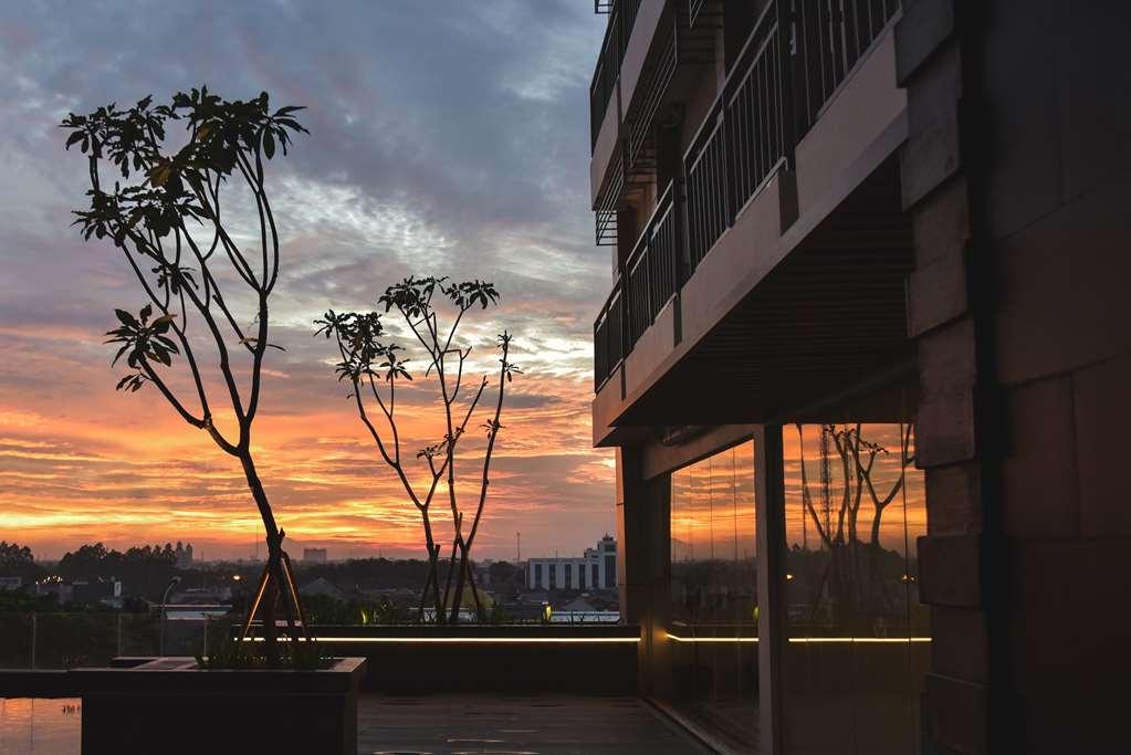 Golden Tulip Essential Tangerang Hotel Exterior photo