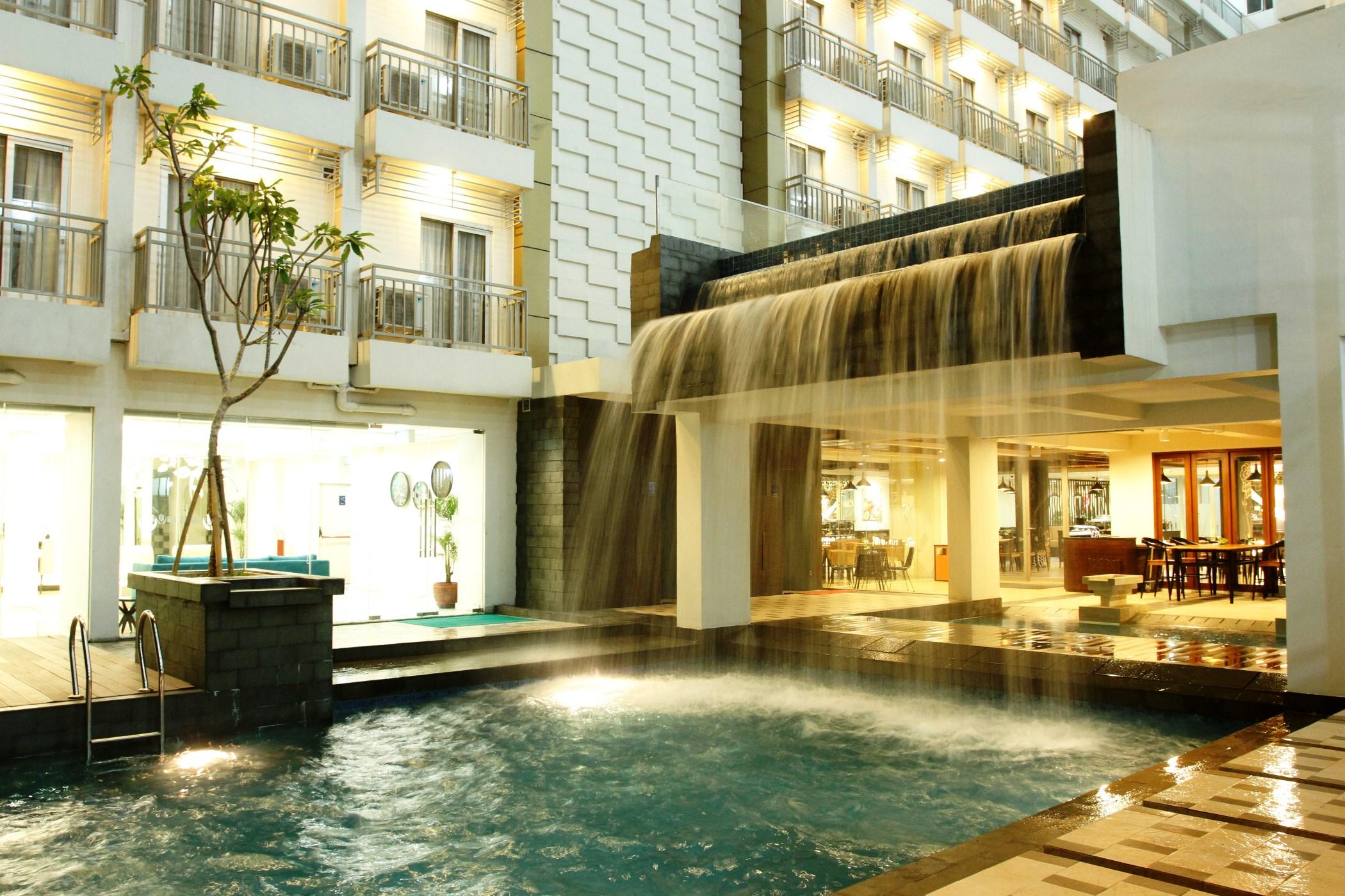 Golden Tulip Essential Tangerang Hotel Exterior photo