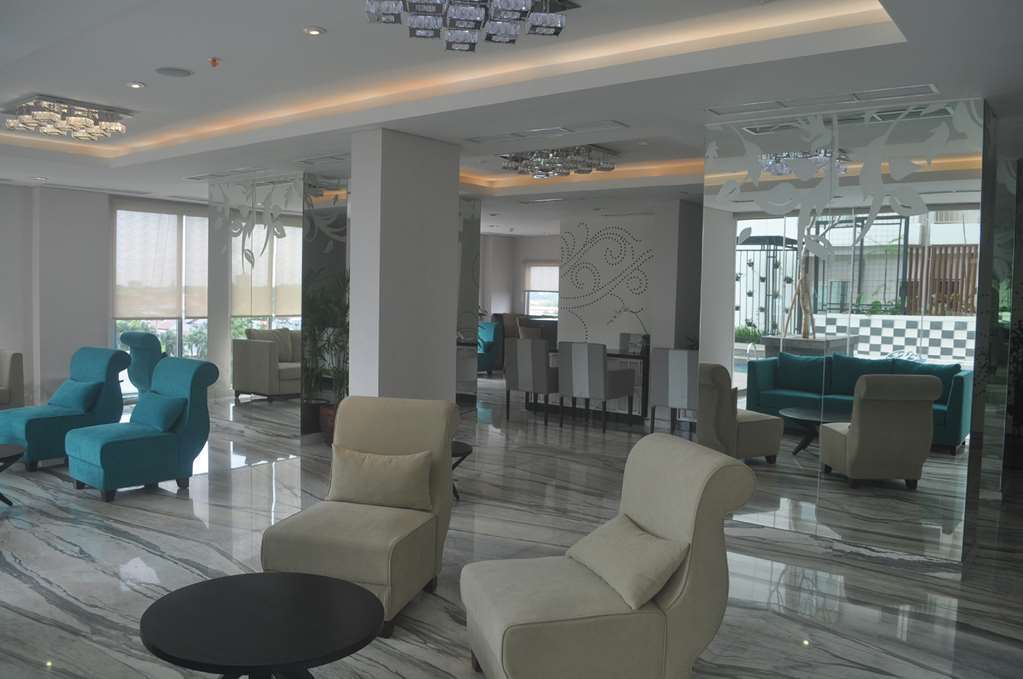 Golden Tulip Essential Tangerang Hotel Interior photo